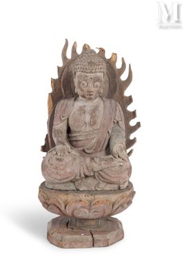 l'image d'une statue représentant une personne assise en position de lotus