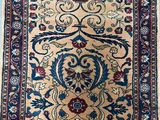tapis persan ancien à motif floral sur fond beige