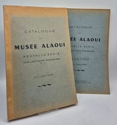 deux livres posés sur une table l'un à côté de l'autre