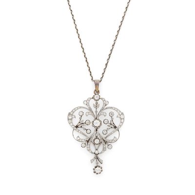 un pendentif en or blanc et diamants, orné d'un motif floral
