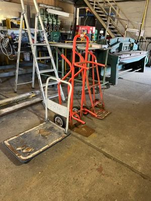 many different types of equipment in this garage