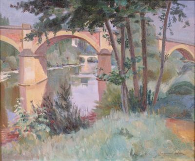 tableau représentant un pont au-dessus d'une rivière, avec des arbres au premier plan