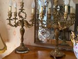 a table with a lamp and a mirror on it