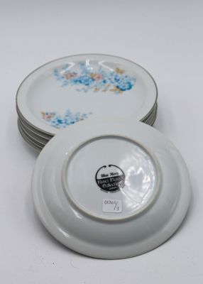 Ensemble de six petites assiettes en porcelaine modèle "Blue…