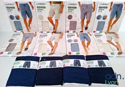 de nombreux shorts pour hommes sont exposés dans le magasin