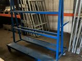 un chariot bleu qui se trouve dans un garage