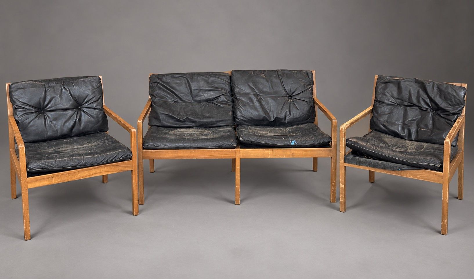 Ensemble de salon comprenant une banquette 2 places et deux …