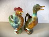 deux oiseaux en céramique placés l'un à côté de l'autre