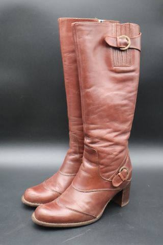 VINTAGE   Paire de bottes en cuir marron. Taille : 36