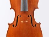 un vieux violon sur fond blanc