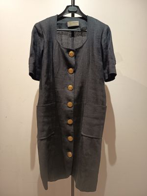 ANNA BERTUZZI Robe en lin noir boutonnéen deux poches avant …