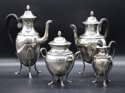 ERCUIS, Service à café en métal argenté comprenant une théiè…