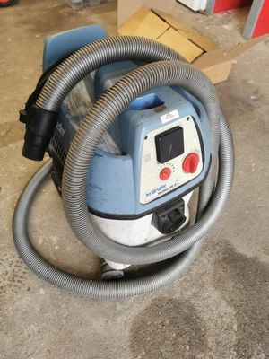 a vacuum that is sitting on the floor in the garage