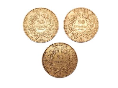 trois types différents de pièces d'or sur fond blanc
