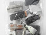 un sac contenant divers objets qui se trouvent à l'intérieur
