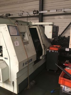 une machine qui se trouve à l'intérieur d'un bâtiment