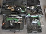 de nombreux outils dans la mallette posée sur le sol