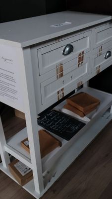 Petite console en bois laqué en blanc, petit comptoir en str…