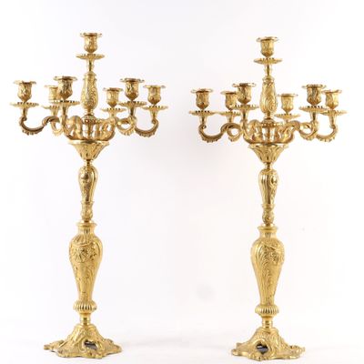 paire de candélabres anciens en laiton avec bougeoirs