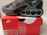 La Nike Air Max 95 se trouve dans la boîte posée sur la table