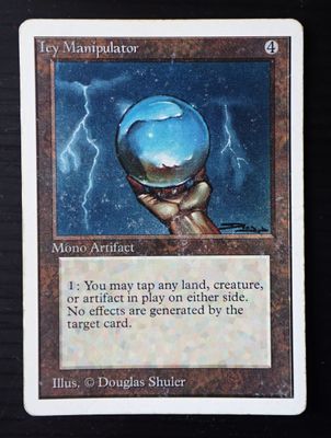 une image représentant une carte sur laquelle figure une main tenant une boule de cristal