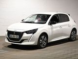 la voiture blanche est garée dans le garage sur le sol en damier