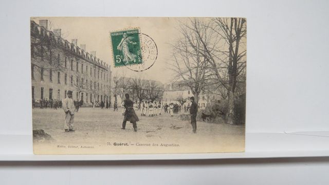 Guéret : Caserne des Augustines (Mothe 75). TBE. Carte rare !
