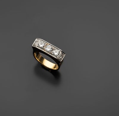 une bague en or 18k et diamants