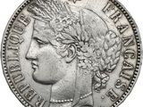 gros plan d'une pièce de monnaie sur laquelle figure une tête de femme