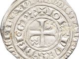 Gros plan sur une pièce de monnaie portant une croix