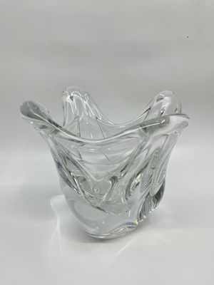 BACCARAT france. Coupe en cristal moulé.