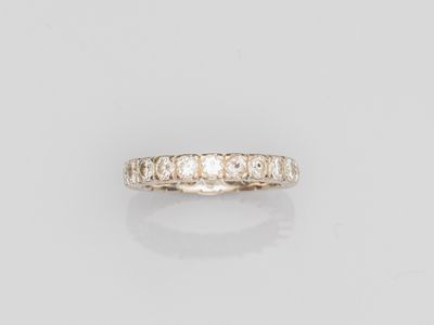 une demi-bague d'éternité en diamant, par van cleef