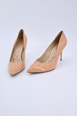 Brian ATWOOD - Paire d'esarpins en cuir verni nude, talons r…