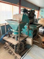 Partie d'ancienne machine de conditionnement couseuse métall…