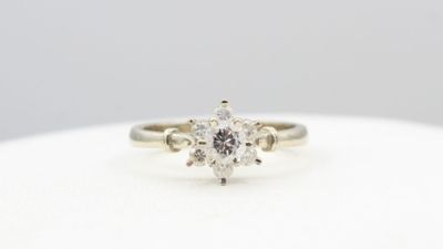 Bague en or gris 18 carats avec diamant taille brillant - Photo 1