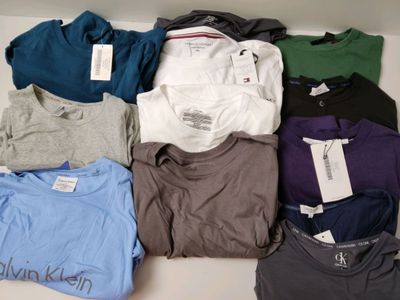 Lot de 12 vêtements de diverses tailles et marques dont : CA… - Photo 1