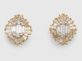 une paire de boucles d'oreilles en diamant et or