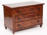 une image représentant une commode en bois avec des tiroirs