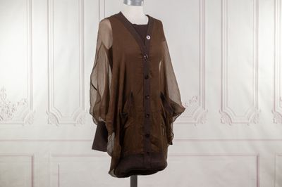 une image d'une robe sur un mannequin