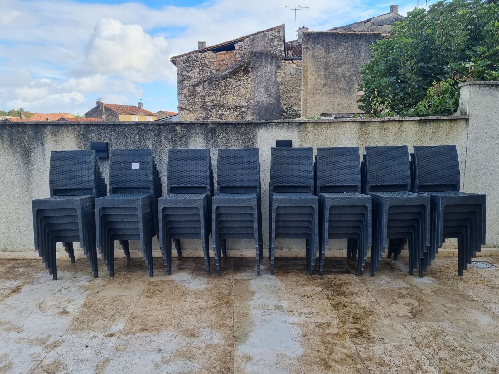 48 chaises tressées noires en PVC