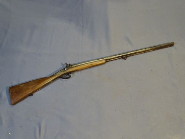 Fusil de chasse à percussion - Bois en bon état, d’apparence fonc...