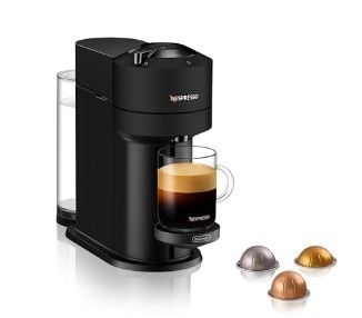 une cafetière noire avec une tasse de café à côté