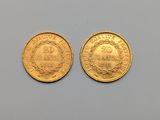 deux pièces d'or, l'une ornée d'une couronne et l'autre sur laquelle figure une couronne