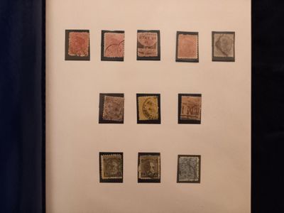 une photo d'une photo d'une collection de timbres