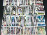 gros plan d'un jeu de cartes sur une table