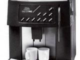 une machine à café sur laquelle sont posées deux tasses, sur fond blanc