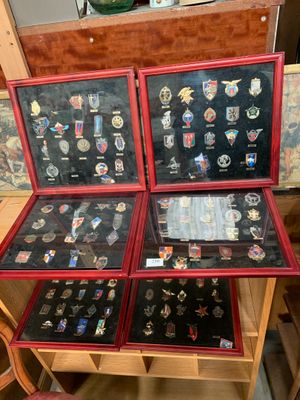 * Collection de pin's des différents régiments - Photo 1