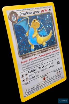 un carton jaune sur lequel figure l'image d'un dragon