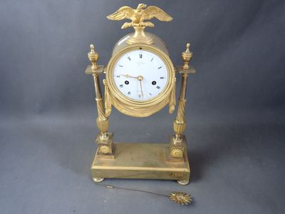LACROIX pendule portique en bronze doré, début XIXème, H.