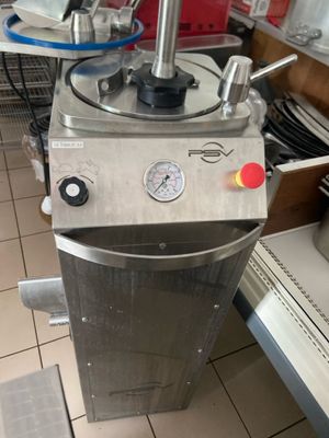 a machine that is sitting in the middle of a kitchen